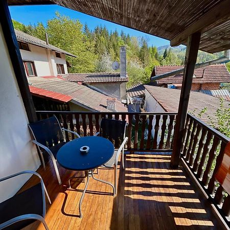 Luylyana Guesthouse Рибарица Экстерьер фото