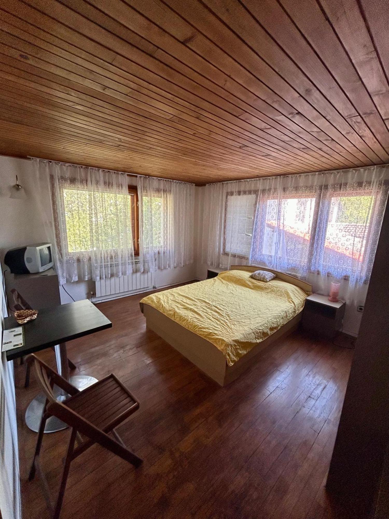 Luylyana Guesthouse Рибарица Экстерьер фото