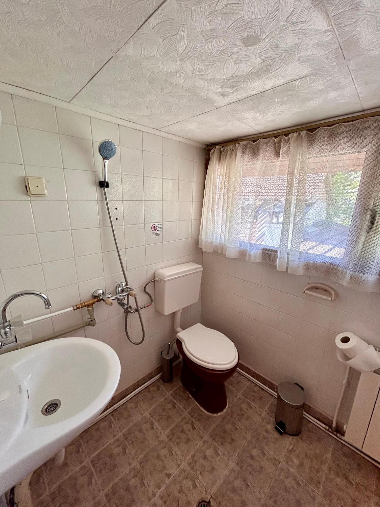 Luylyana Guesthouse Рибарица Экстерьер фото
